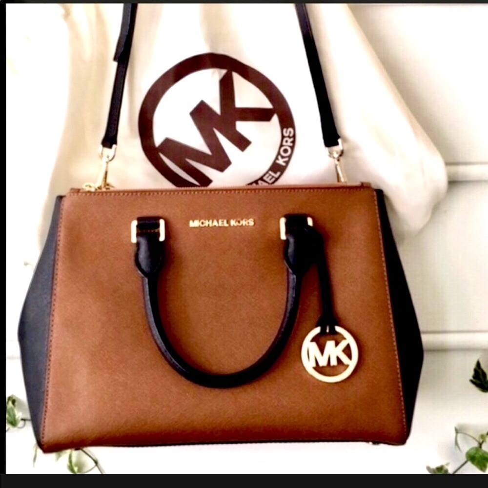 👜Authentic! Vintage MK classic bag great size for everyday bag excellent.